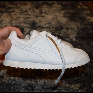 Puma Kids Sneakers all White Sz 10